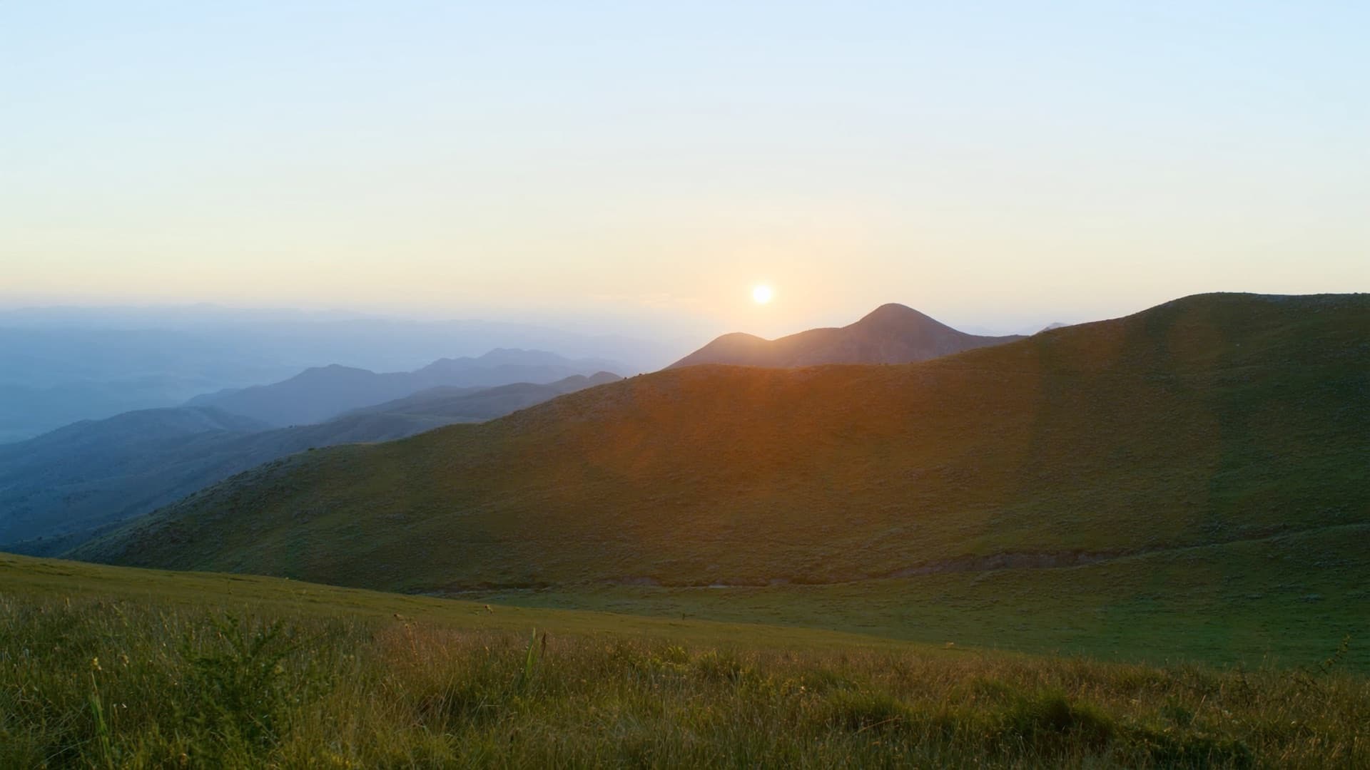 Sunrise over Wyoming mountain ridge